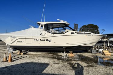 32' Boston Whaler 2022 Yacht For Sale